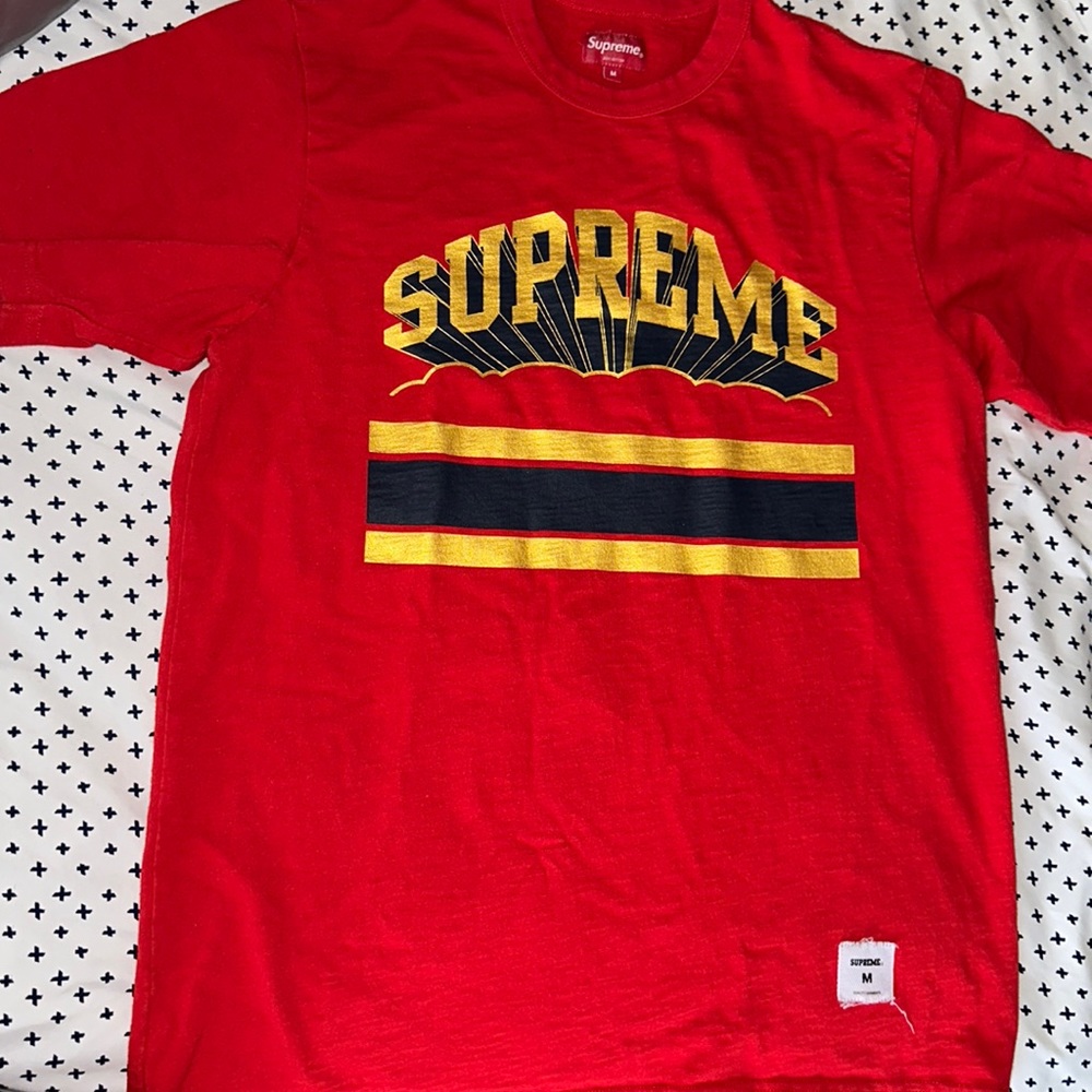 Men’s Supreme shirt